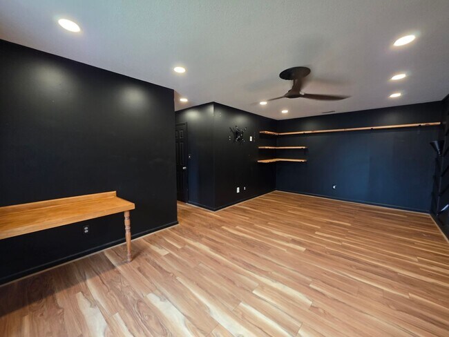 Building Photo - 200 Flagstone Ln