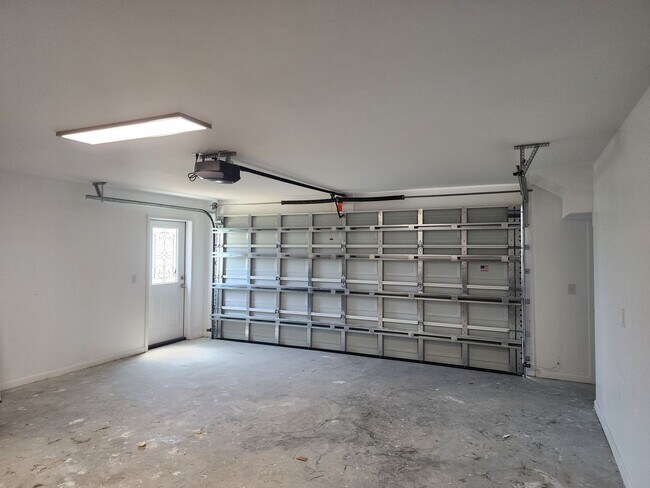 Building Photo - WATERFRONT ON WATSON BAYOU