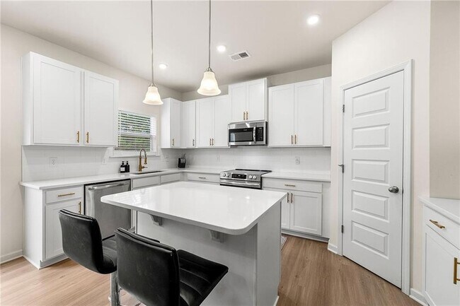 Building Photo - 228 Whitneys Wy