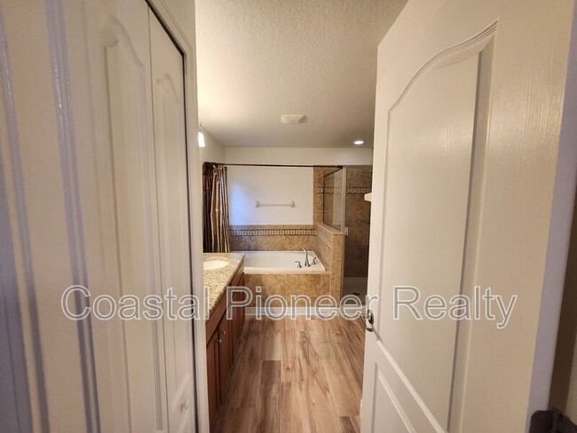 Building Photo - 11404 Holmbridge Ln