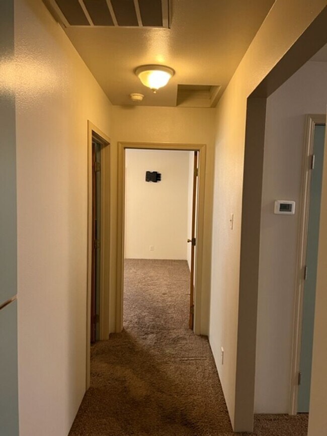 Building Photo - 2 Bed House -  Charm, Privacy, Storage and Convenience