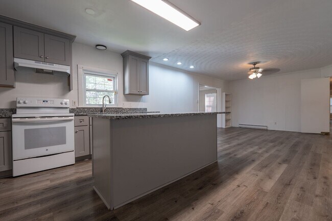 Building Photo - MOVE IN READY 4 Bedroom in Western Branch!
