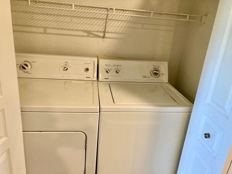 Building Photo - 656 Peachy Canyon Cir