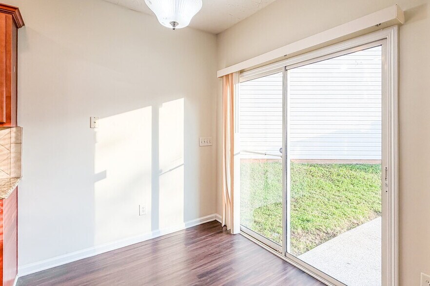 Building Photo - 815 Forsythia Way