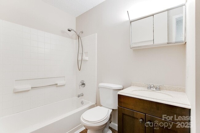 Building Photo - 4027 Bearwood Ave
