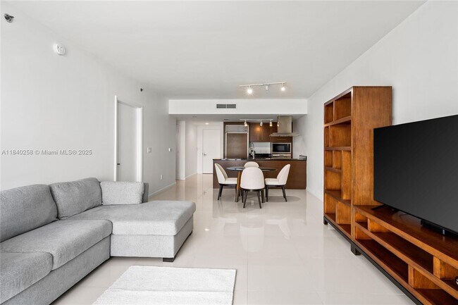 Building Photo - 495 Brickell Ave