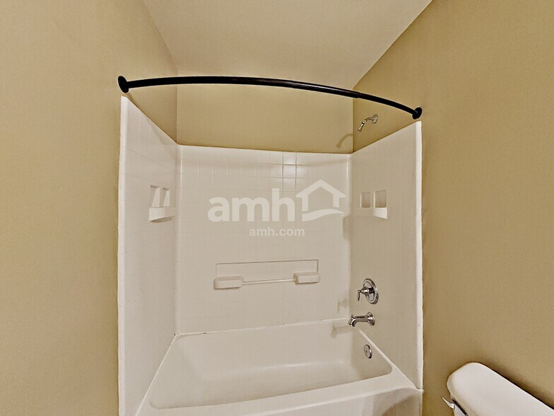 Building Photo - 1025 Addington Rd