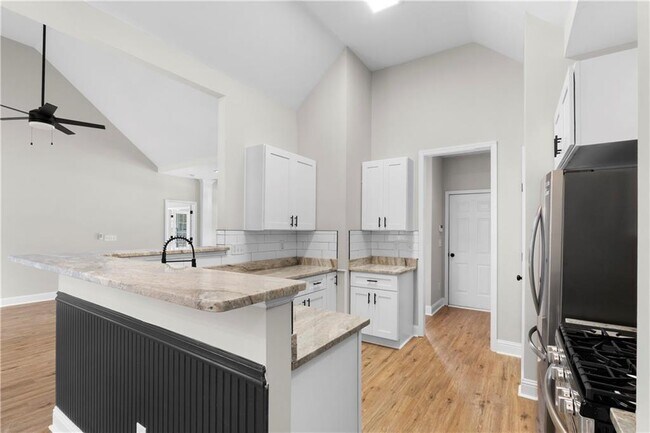 Building Photo - 65 Riverwood View