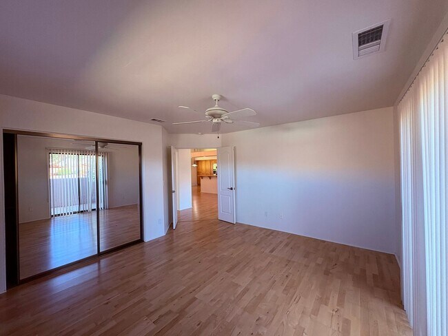 Building Photo - HOUSE-VILLAGE OF OAK CREEK