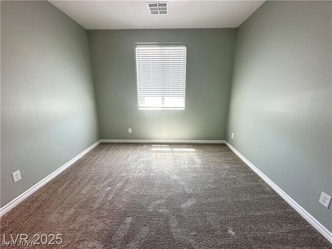 Building Photo - 9565 Camelback Crk Dr