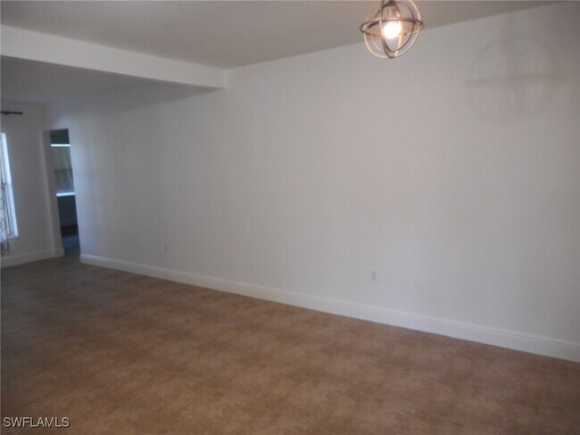 Building Photo - 2254 Chandler Ave