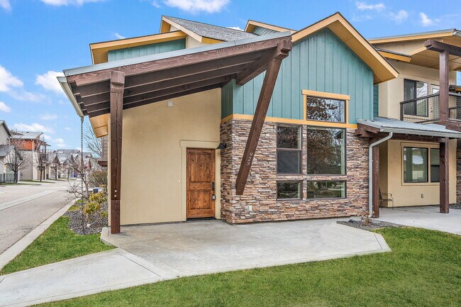 Primary Photo - 923 S Lone Willow Ave