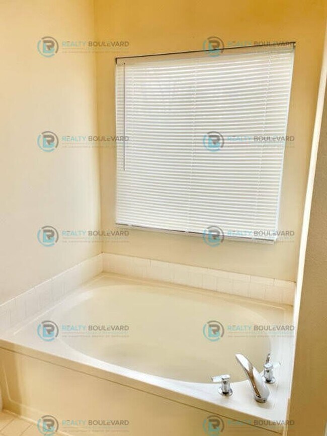 Building Photo - Well-Appointed 4BR Home with Open Floorplan & Expansive Yard