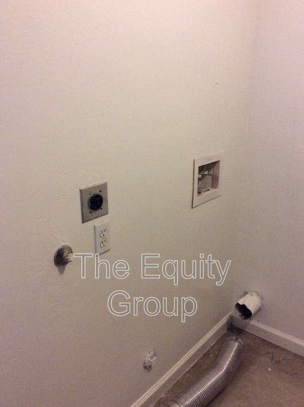 Building Photo - 437 N Park St