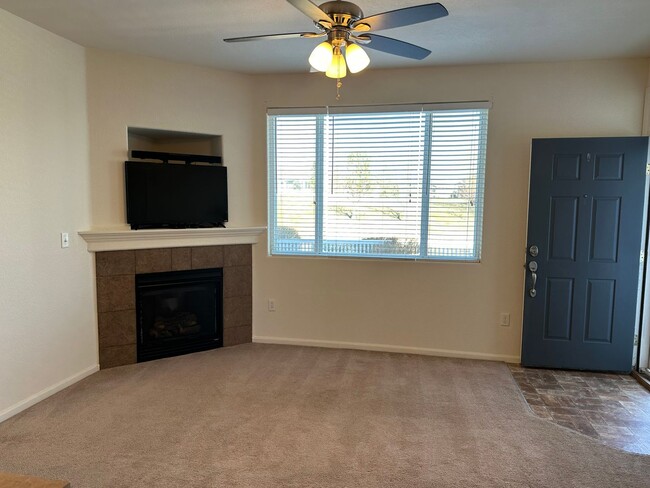 Building Photo - 2BD 2Bth near Centerra