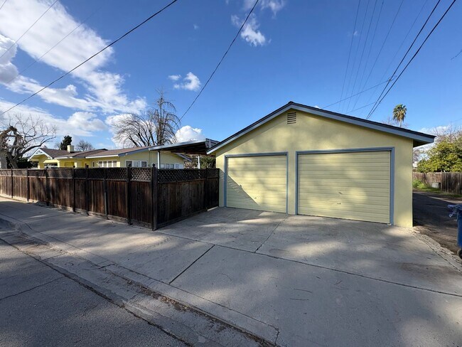 Building Photo - 1424 18th Ave