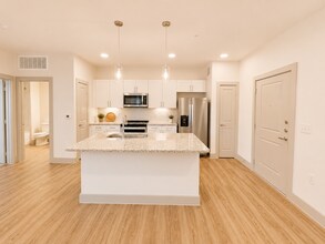 Building Photo - 511 E Finley Blvd