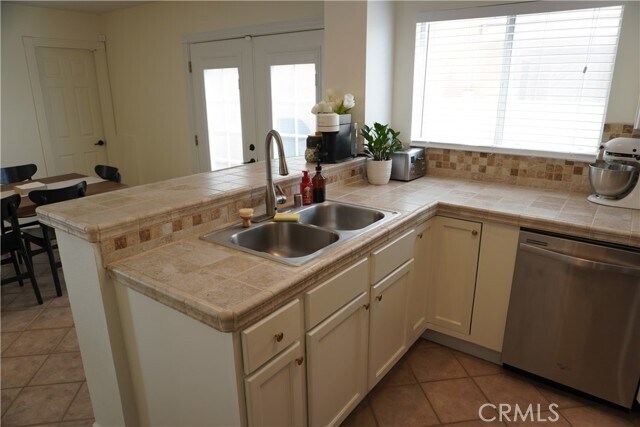 Building Photo - 995 Primrose Ln