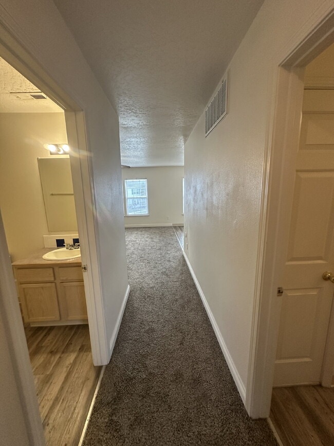 Building Photo - 108 Davis Ave