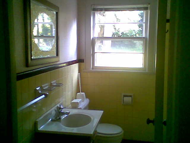 Full Bath in Main House - 2781 19th Ave NE