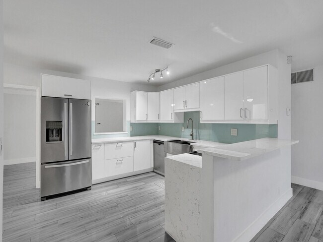 Building Photo - 601 NE 59th Ct