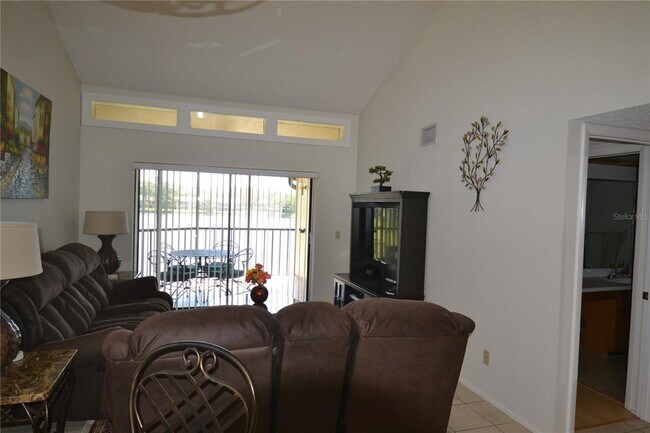 Building Photo - 336 Woodlake Wynde