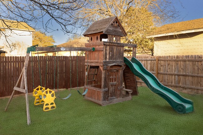 Building Photo - 926 Magnolia Summit
