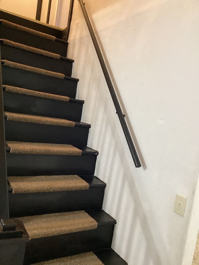 Building Photo - Charming House in the Country