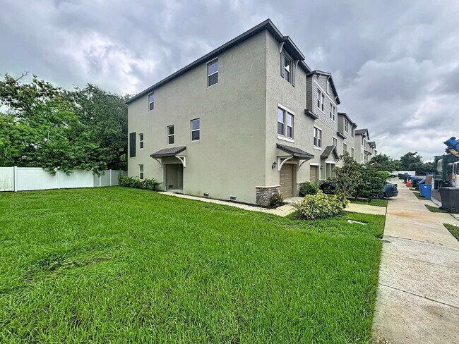 Building Photo - 822 Tennyson Mill Cir
