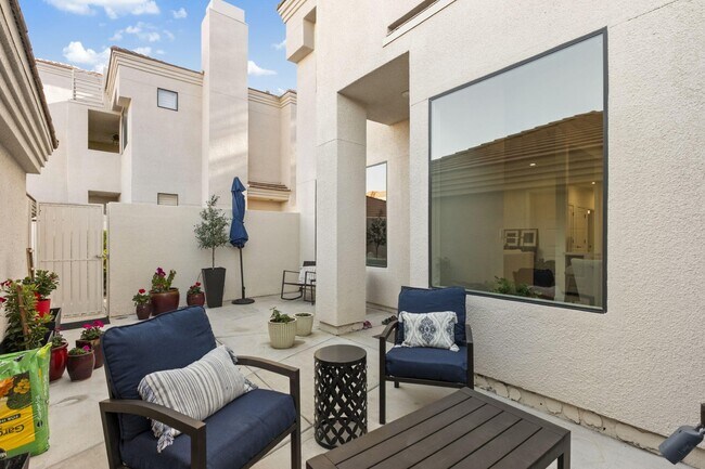 Building Photo - 8270 Hayden Rd