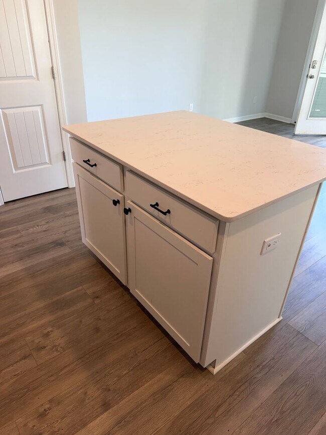Building Photo - 3 BR/2BA | Newly Renovated Single Family Home | Covered Patio | In Columbia!