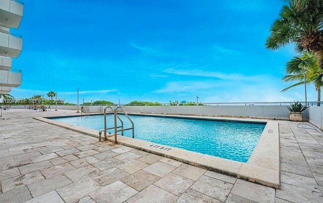 Building Photo - 465 Ocean Dr
