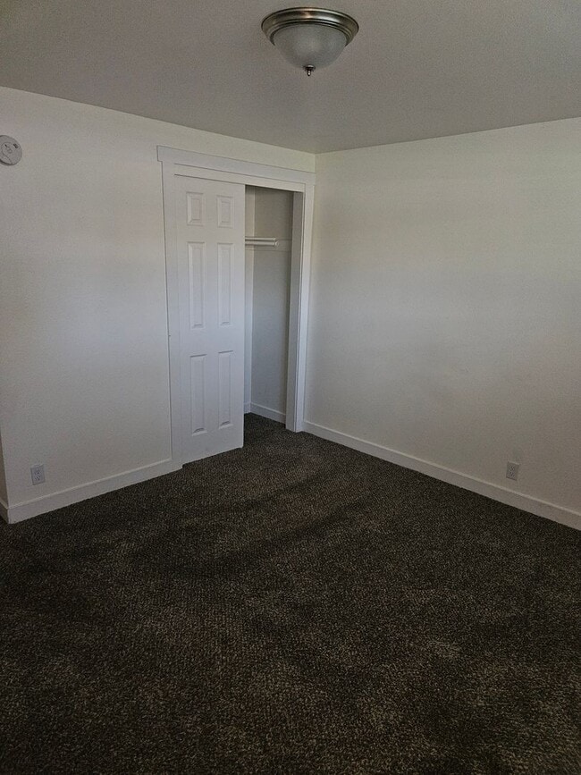 Building Photo - 580 S 470 E