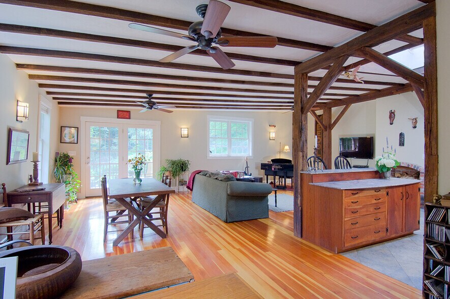 Great room/kitchen - 268 West St