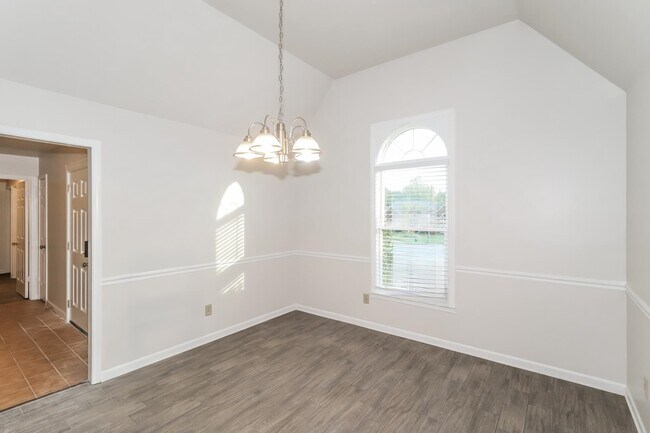Building Photo - 2107 Chingford Cove