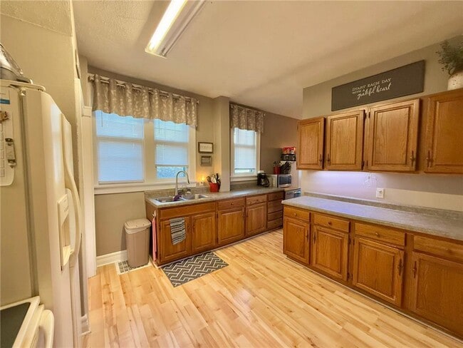 Building Photo - 1201 6th St SW