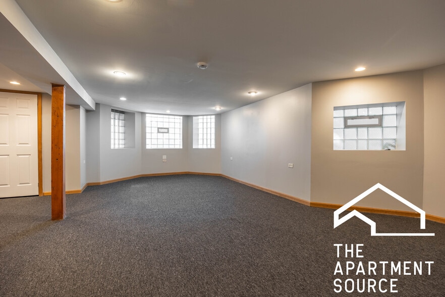 Building Photo - 2120 N Sawyer Ave