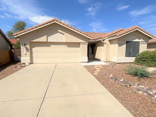 Building Photo - Foothills Location - 3 Bedroom 2 bath on cul-de-sac with Sparkling pool