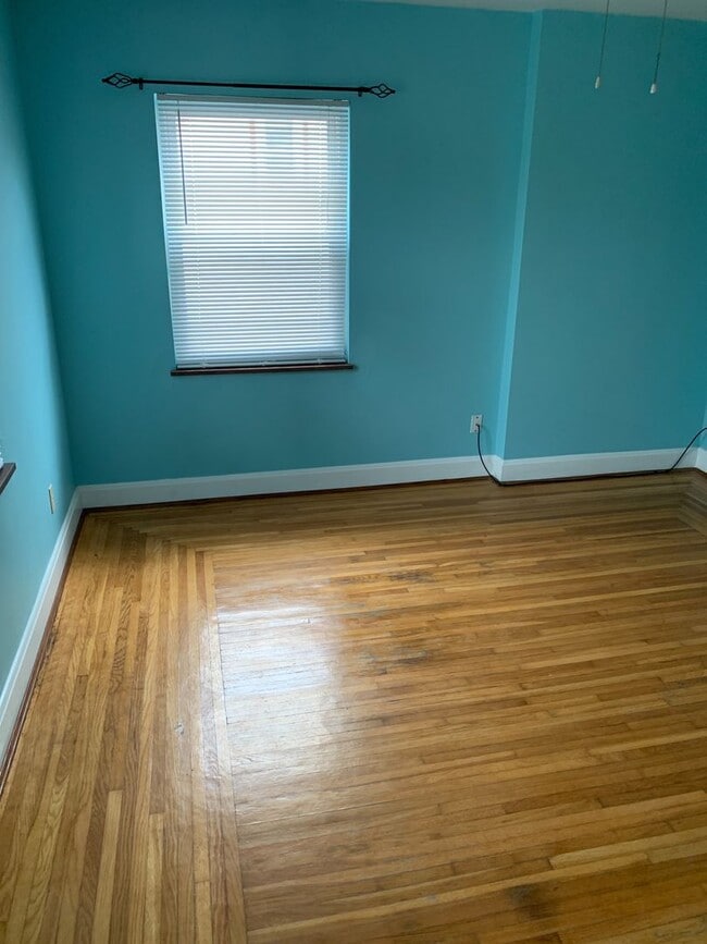 Building Photo - Lovely Two Bedroom Home on a Quiet Street