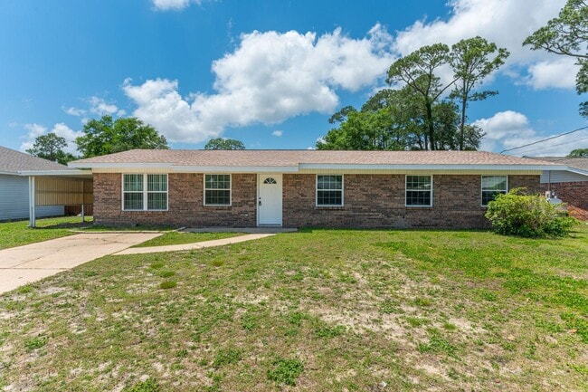 Primary Photo - Central 4 bedroom in Niceville!