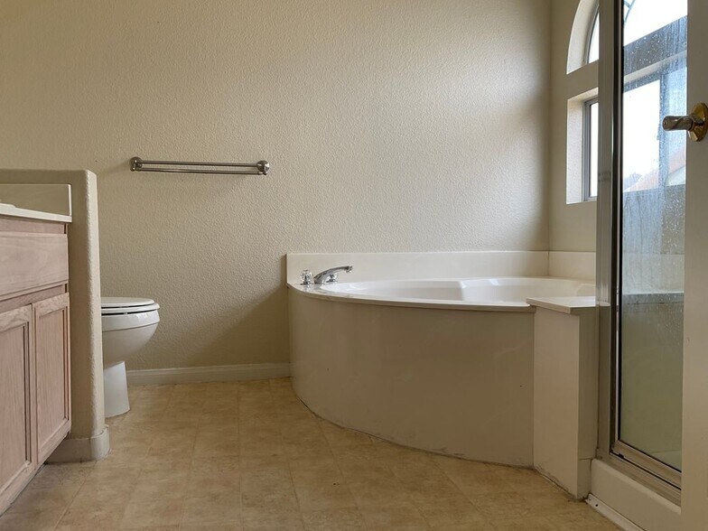 Building Photo - 3556 Tobel Spring Dr