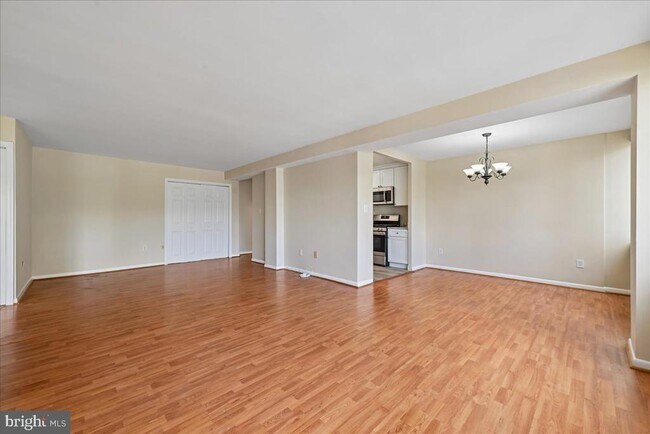 Building Photo - 6631 Wakefield Dr