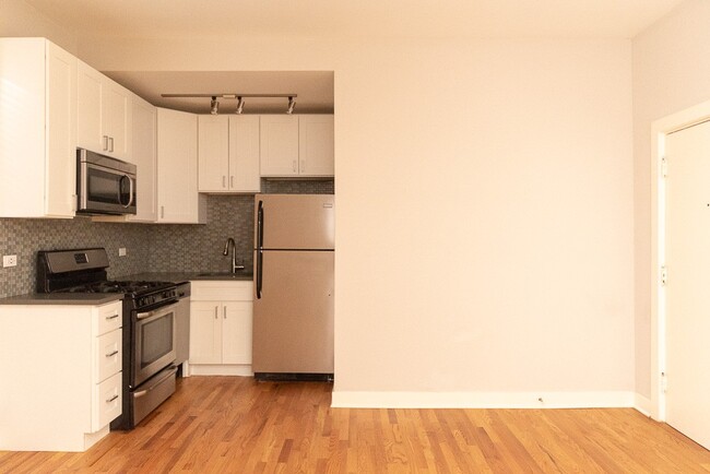 Building Photo - 2425 N Kedzie Blvd