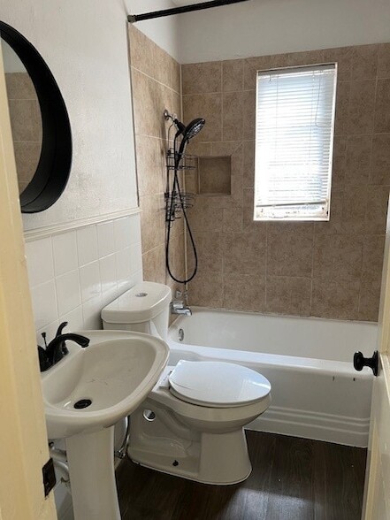 Building Photo - 909 Sunnyvale Dr