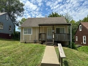 Building Photo - 4bedroom Home