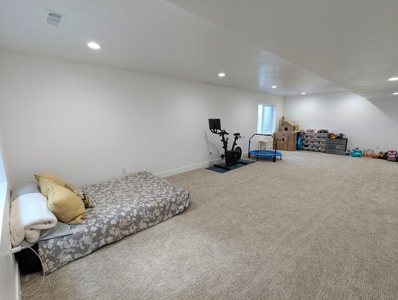 Building Photo - 62 E 425 N