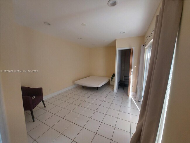 Building Photo - 8105 SW 17th Terrace