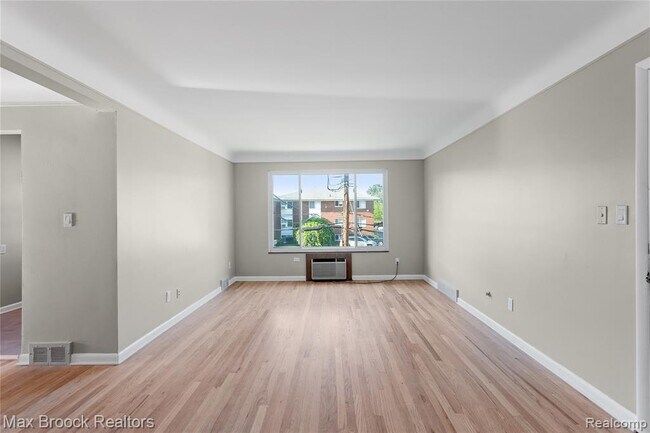 Building Photo - 1909 Gardenia Ave