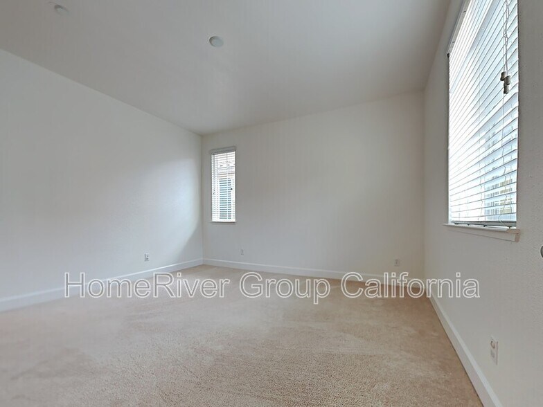 Building Photo - 843 Blossom Rock Ln