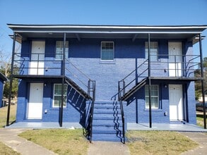 Building Photo - 2218-C Murchsion Rd. ~Murchison ~ 2 WEEKS FREE